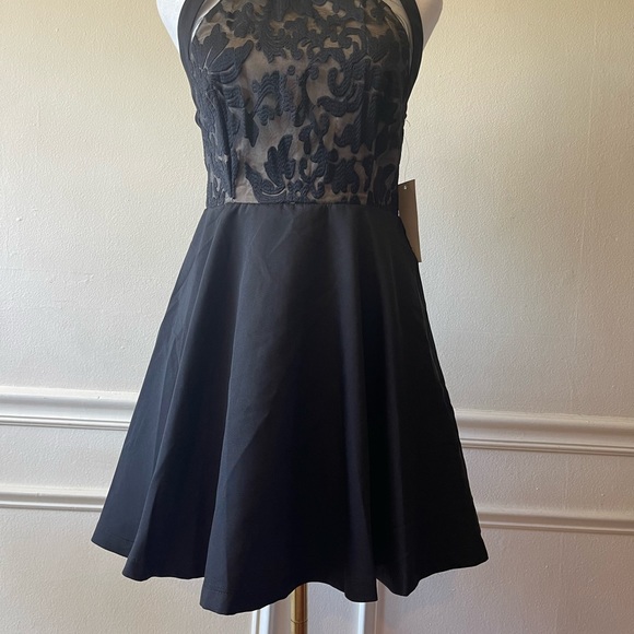 NWT TOBI FIT AND FLARE LACE DRESS SIZE SMALL - Picture 4 of 12